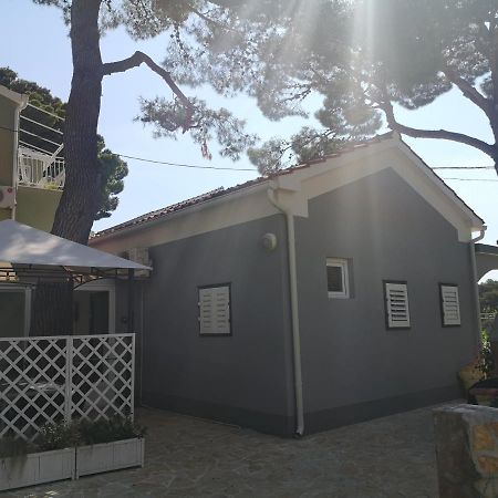 Mala Kuca Ispod Borova Villa Primosten Exterior photo
